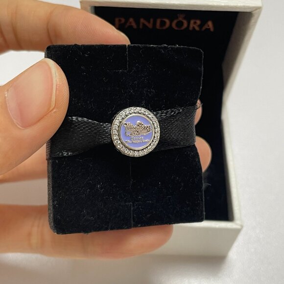 Pandora Miss Piggy (The Muppets) Exclusive Charm - Picture 2 of 5